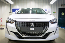 Peugeot 208 Active blanche vue avant