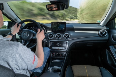 Mercedes GLA restylé : action embarquée