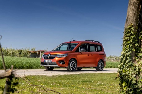 avant Renault Kangoo