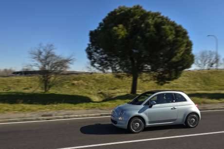 Fiat 500 Hybrid 2020 : Action AV gauche serrée