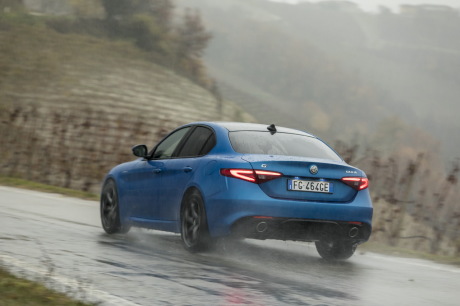 alfa romeo giulia veloce bleu misano arrière