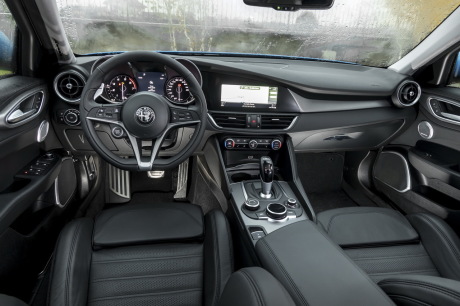 intérieur alfa romeo giulia veloce