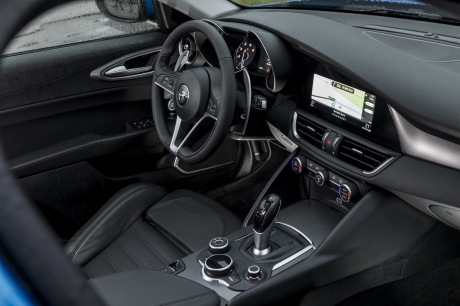 cockpit alfa romeo giulia veloce