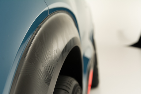 Les arches de roues du concept-car ont un traitement en relief réalisé par une imprimante 3D.