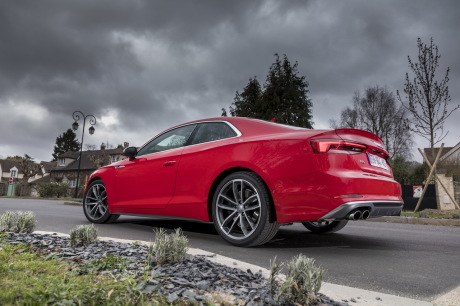 audi s5 coupé 2017 rouge arrière