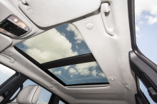 Toit panoramique ouvrant du Jeep Grand Cherokee