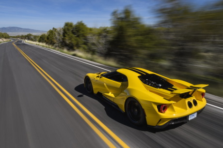 Vue arrière ford gt jaune 2017