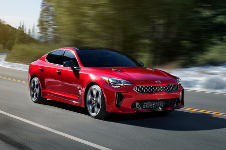 Kia Stinger vue avant couleur rouge