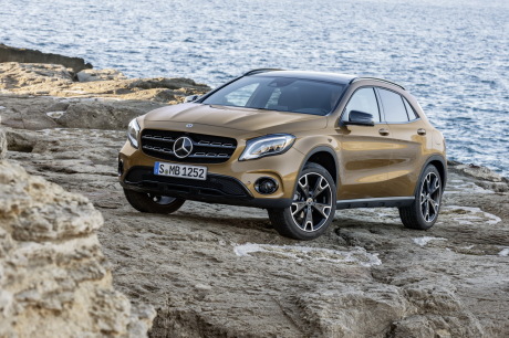 Mercedes GLA restylé vue avant marron