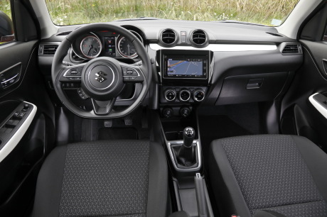 suzuki swift 2017 intérieur