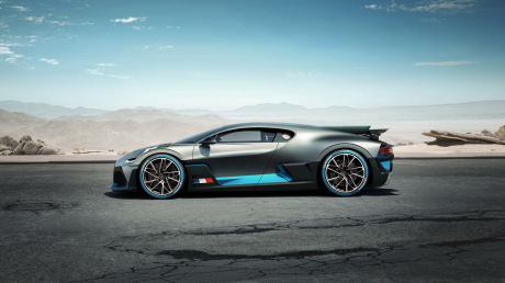 Moins rapide que la Chiron en ligne droite, la Divo est attendue plus efficace en virages et au freinage. Elle reste homologu̮̩e pour la route.