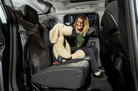 justine pérou dans opel combo life 2018