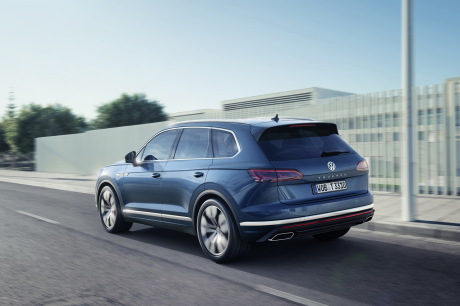 vue arrière volkswagen touareg bleu