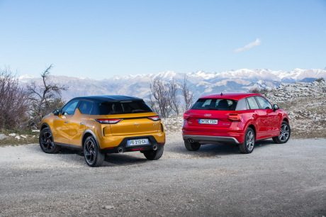DS3 Crossback jaune et Audi Q2 rouge statique arriÃÆÃâÃâŠÃ¡re