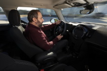 Nicolas Valeano dans la mini cooper se électrique