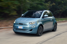 fiat 500e berline bleue route
