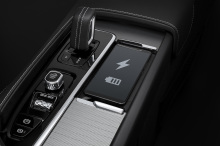 Volvo XC60 charge smartphone induction