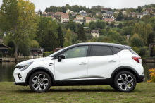 renault captur blanc profil statique fond campagne