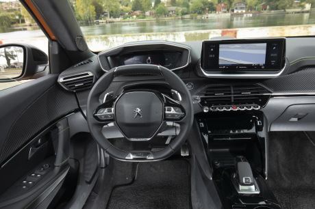 peugeot 2008 interieur planche de bord