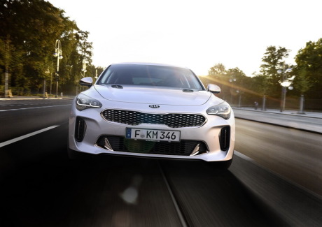 Kia Stinger 2017 face avant salon detroit 2017