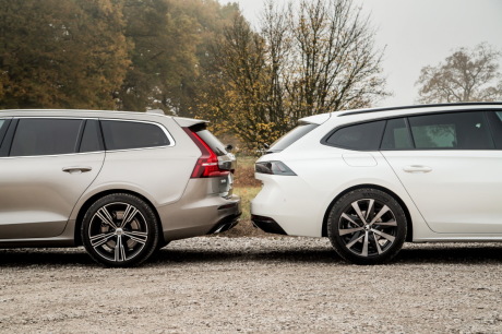 coffre contre coffre Peugeot 508 SW BlueHDi 160 et Volvo V60 D3