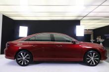 Peugeot 508-L vue de profil rouge