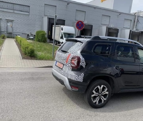 dacia duster restyle spyshot 2021