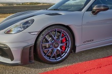 Porsche 718 Cayman GT4 RS aile avant