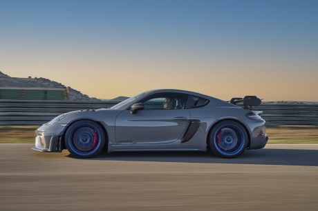Porsche 718 Cayman GT4 RS piste