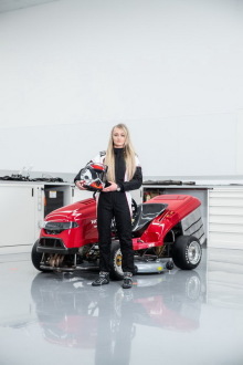 Jessica Hawkins et Honda tondeuse
