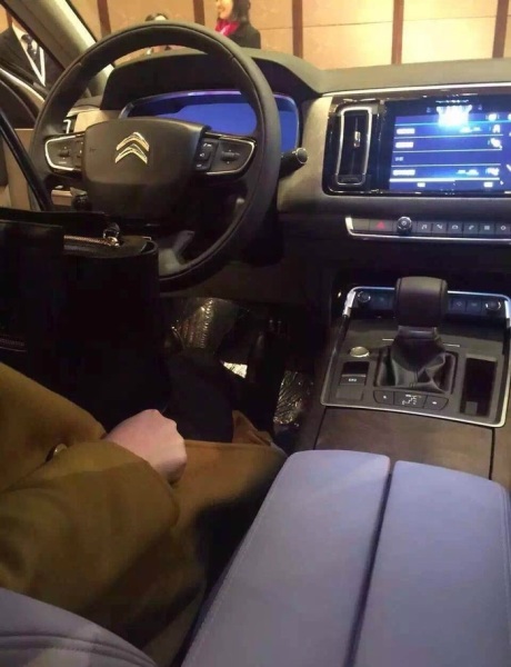 Citroën C6 II 2016 vue planche de bord