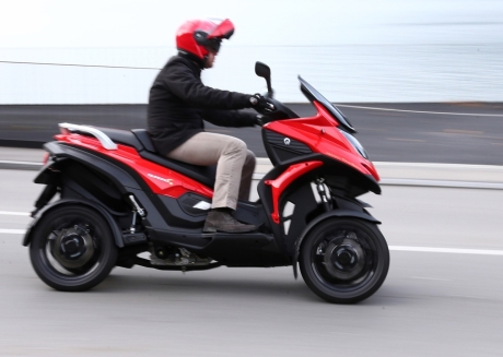 Quadro 4 Le 1er Scooter A Quatre Roues En Concession Debut 2015