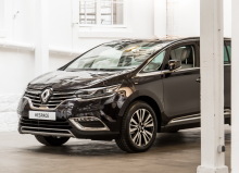 Le Renault Espace V en finition Initiale Paris.