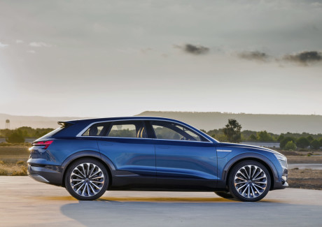 Futur Audi Q6 vue de profil