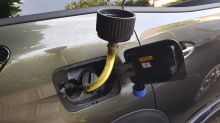 Peugeot 3008 orange trappe à carburant AdBlue flexible