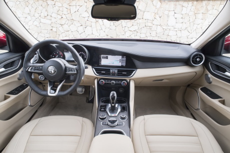 Tableau de bord Alfa Romeo Giulia 2.2 160 ch AT8 (2020)