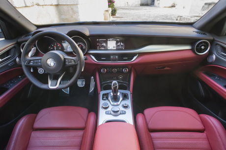 alfa romeo stelvio intérieur