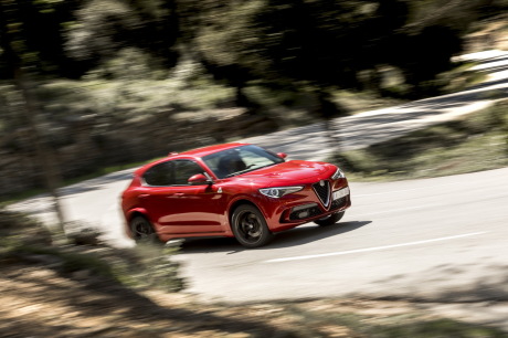 Alfa Romeo Stelvio Quadrifoglio rouge 2018 action avant droite