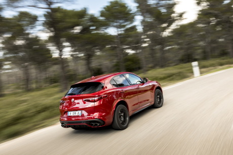 Alfa Romeo Stelvio Quadrifoglio rouge 2018 travellin arrière droit