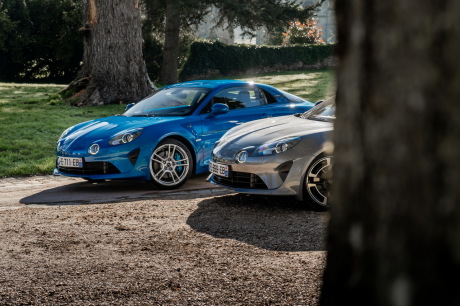 Alpine A110 Pure bleu et A110 Legende grise museaux