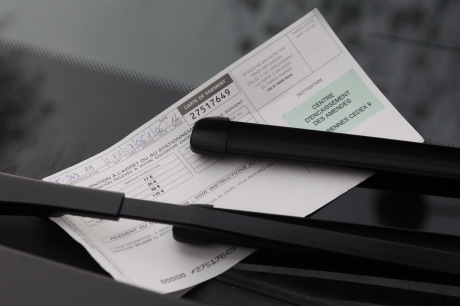 Contravention sur le pare-brise d'une voiture
