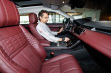 Land Rover Range Rover Evoque 2 2019 vue des places avant avec Didier RIC Largus.fr