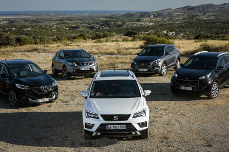Seat Ateca au centre, puis de gauche à droite : Renault Kadjar, Nissan Qashqai, Hyundai Tucson et Kia Sportage