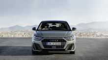 Audi A1 Sportback 2018 grise et noire Launch Edition vue de face