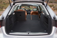 audi A4 Avant grise vue du coffre ouvert