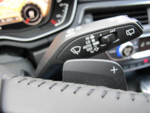 La BVA8 se pilote aussi via ces petites palettes derrière le volant.