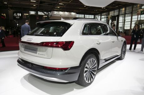 Audi e-tron vue arriÚre gris Mondial de l'Auto 2018