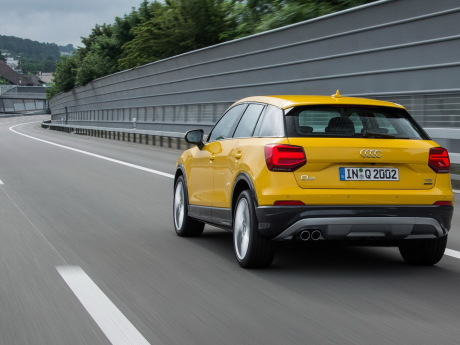 audi q2 jaune vue arrière