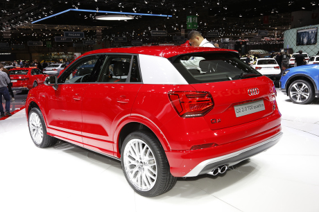 audi q2 s-line rouge arrière
