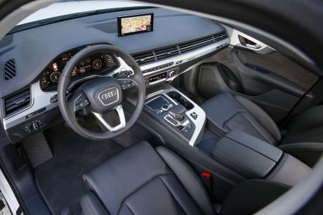 tableau de bord audi q7 e-tron